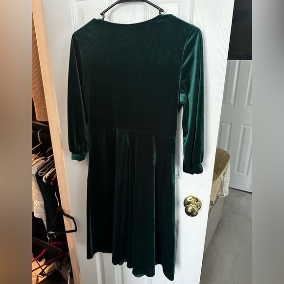 Pinkblush Green Velvet Wrap Front Babydoll Maternity Dress NWT - Picture 2 of 6